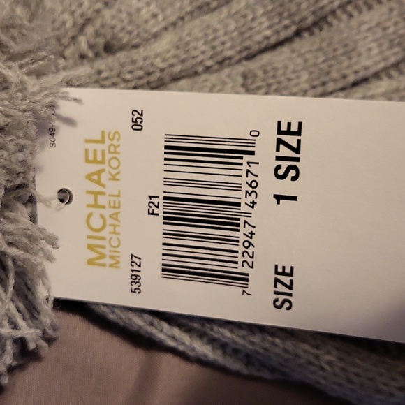 Michael Kors beanie hat - Picture 3 of 3